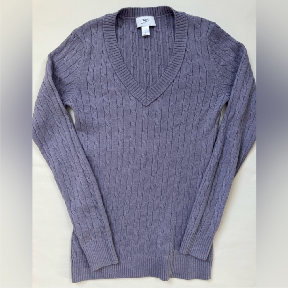 Ann Taylor LOFT Cable Knit Sweater EUC Cableknit Purple Lavender Lilac V-Neck